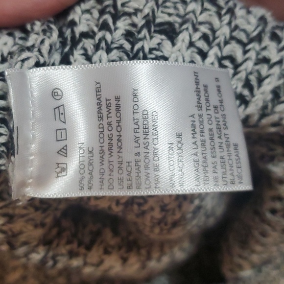 3/$15 BDG Mock Neck Sweater Size XS - Picture 4 of 5